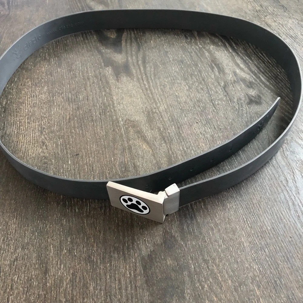 Clazic Grey belt with paw print buckle